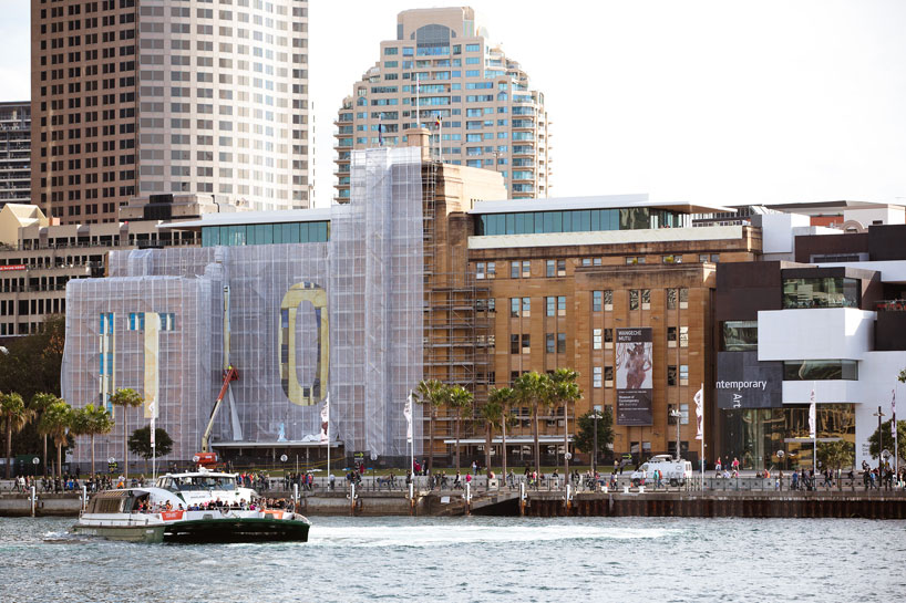 mike-hewson-it-holds-up-mca-australia-designboom-09