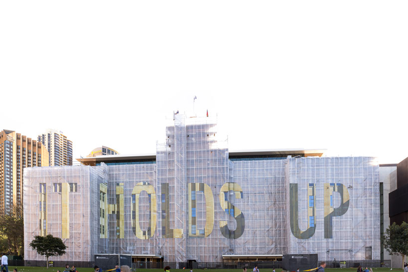 mike-hewson-it-holds-up-mca-australia-designboom-15
