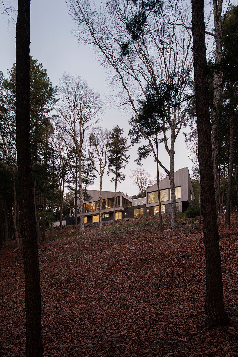 naturehumaine-memphremagog-lake-house-canada-designboom-a