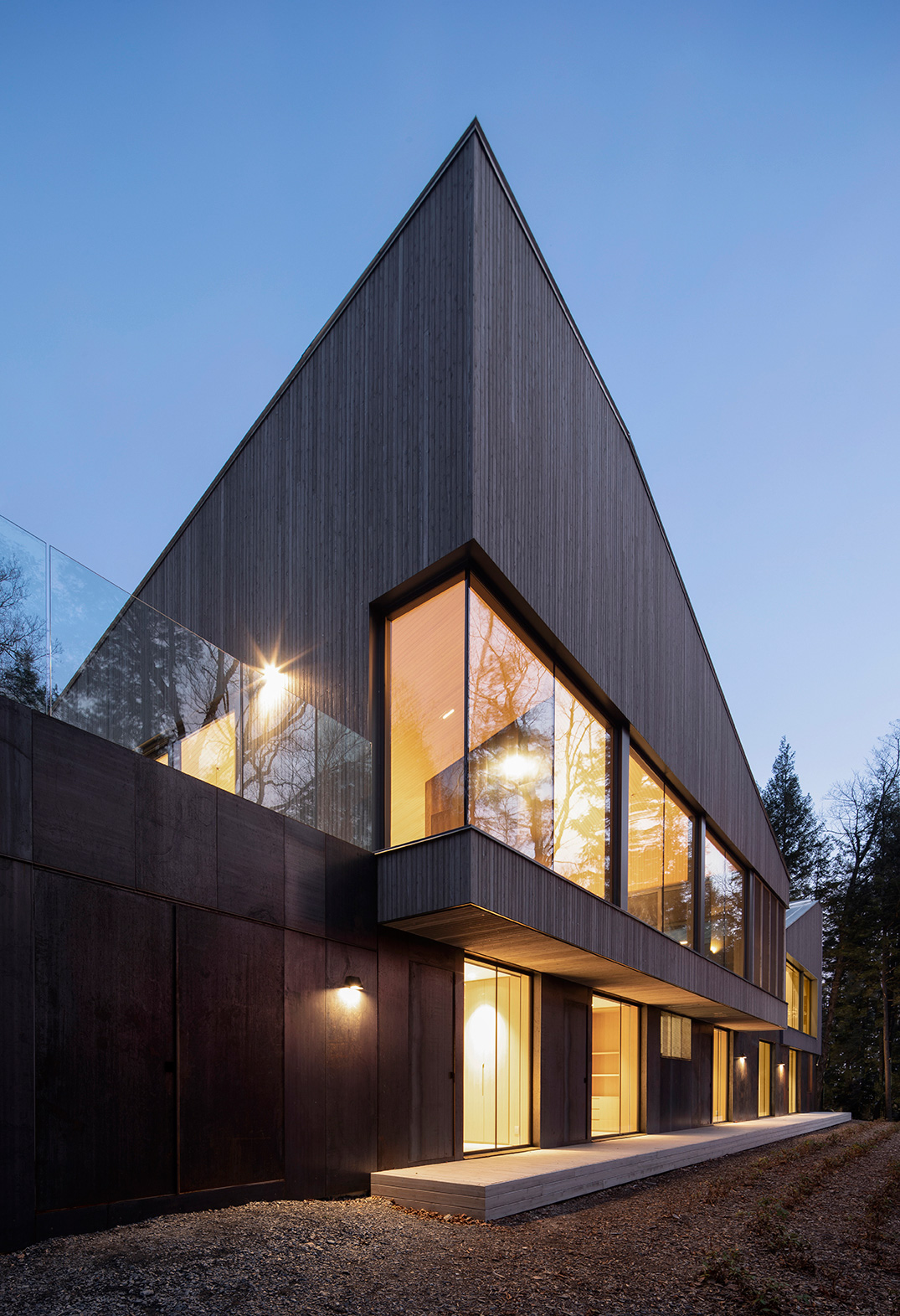 naturehumaine-memphremagog-lake-house-canada-designboom-d