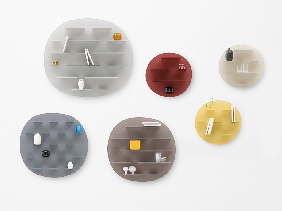 NICHETTO=NENDO shelves in a comic, glas italia