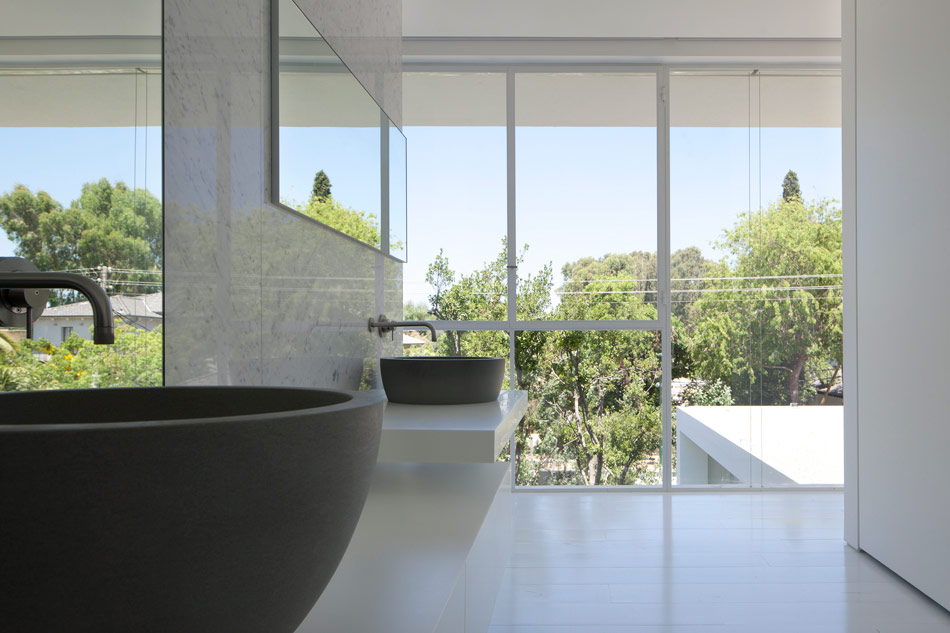 pitsou kedem ramat hasharon house 13 designboom