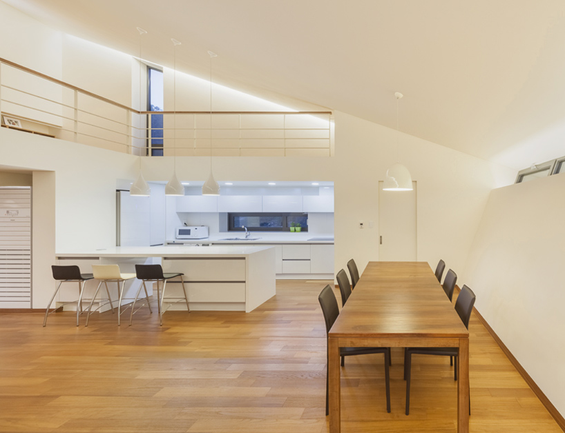 PRAUD leaning house chungpyong korea designboom