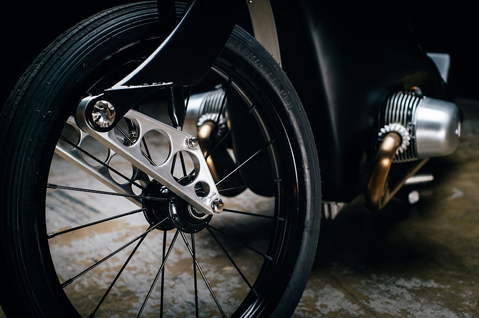 revival-cycles-henne-bmw-landspeeder-designboom-gallery05