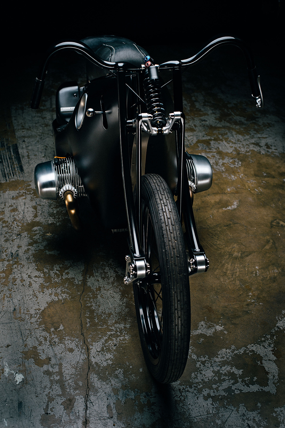 revival-cycles-henne-bmw-landspeeder-designboom-gallery08