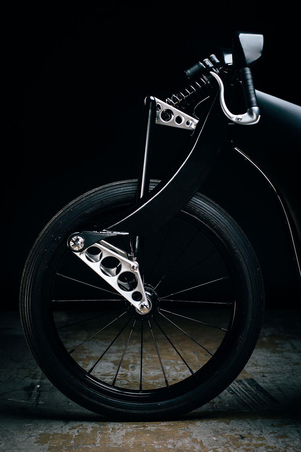 revival-cycles-henne-bmw-landspeeder-designboom-gallery09