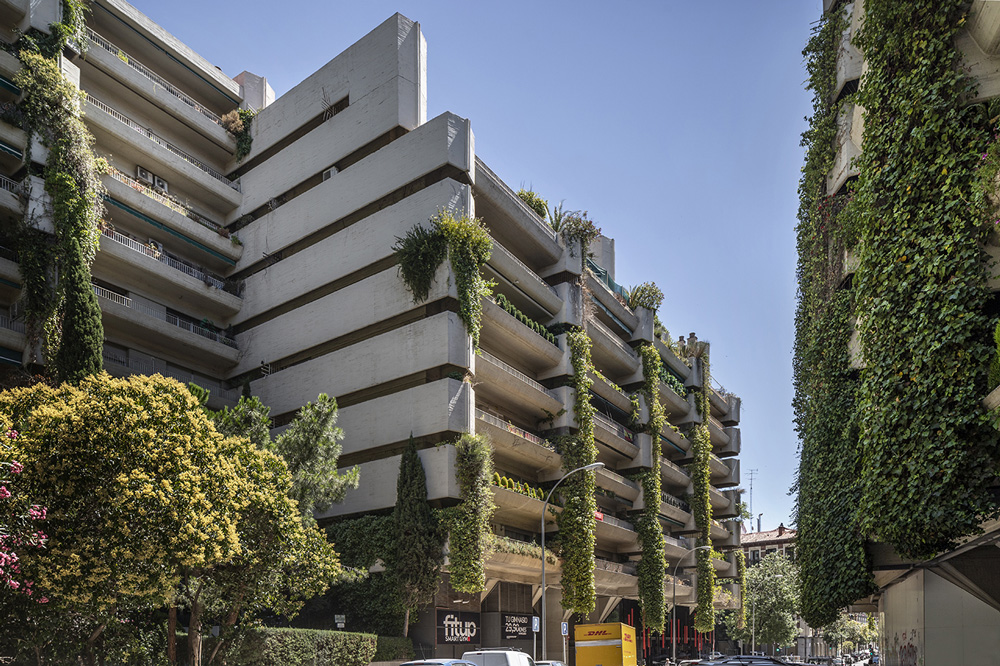brutalismo-madrileno-roberto-conte-brutalist-aesthetic-spanish-capital-photo-series-designboom-a