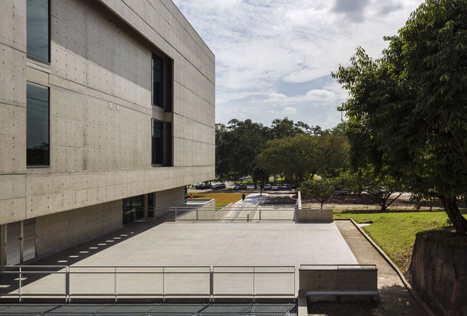 rodrigo mindlin loeb arquitetura: brasiliana library at USP campus