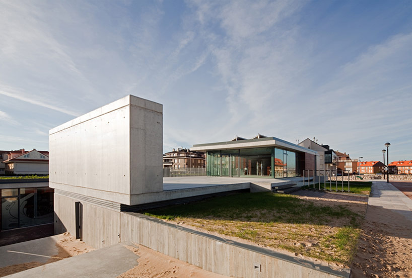 romero soto architects el centro de surf de somo designboom