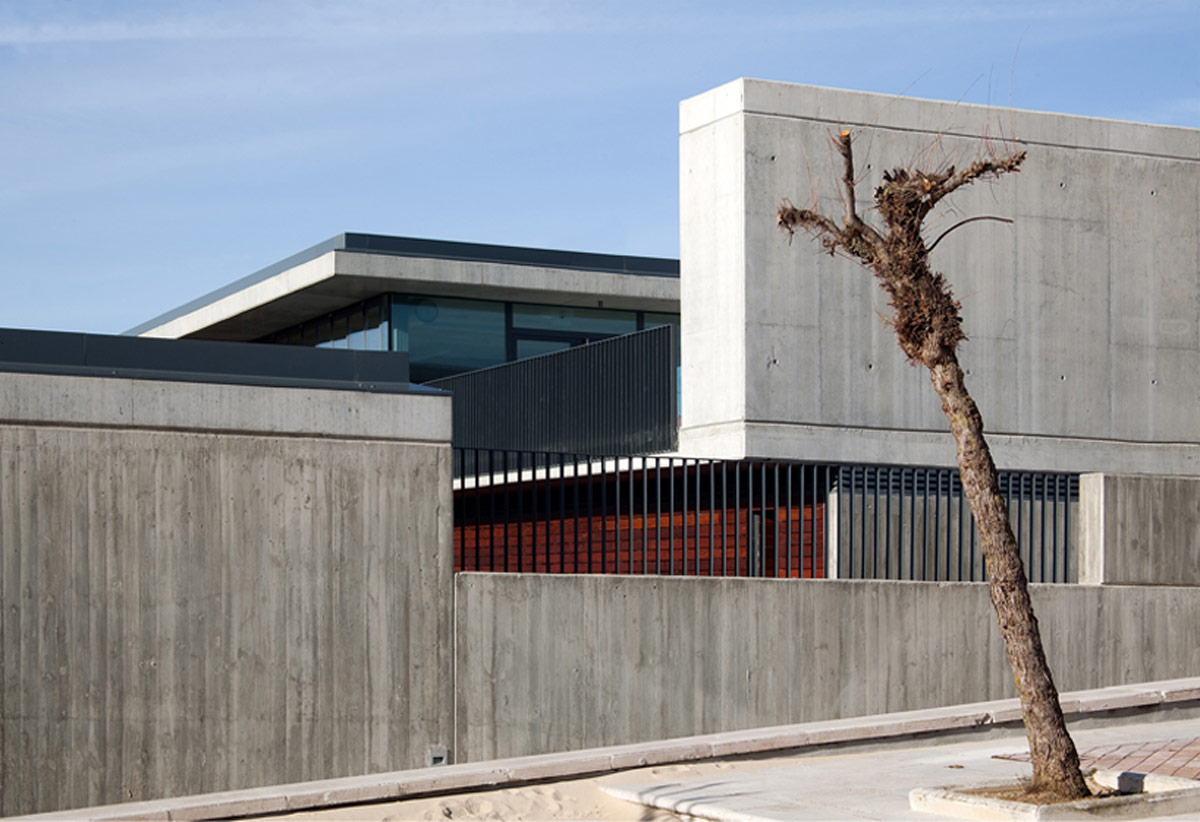 romero soto architects el centro de surf de somo designboom