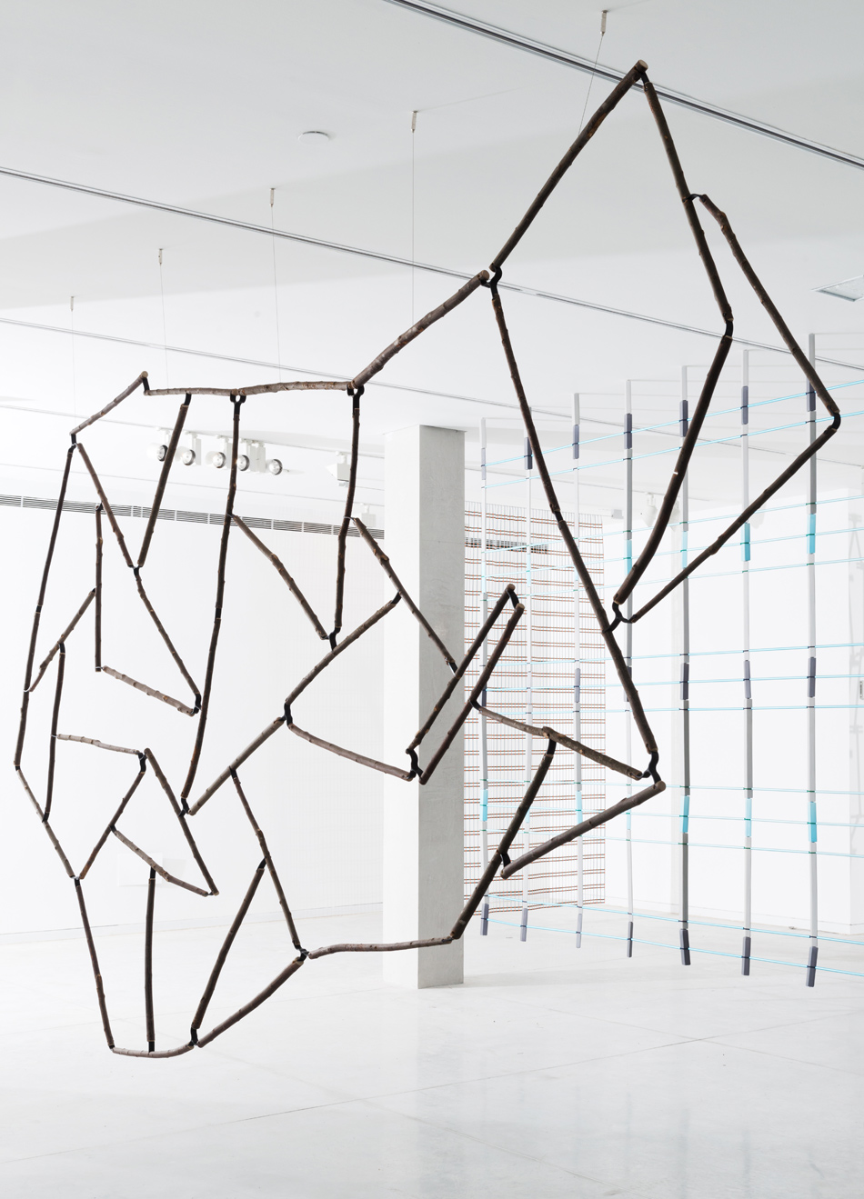 ronan + erwan bouroullec install 17 screens inside tel aviv\'s museum of art designboom