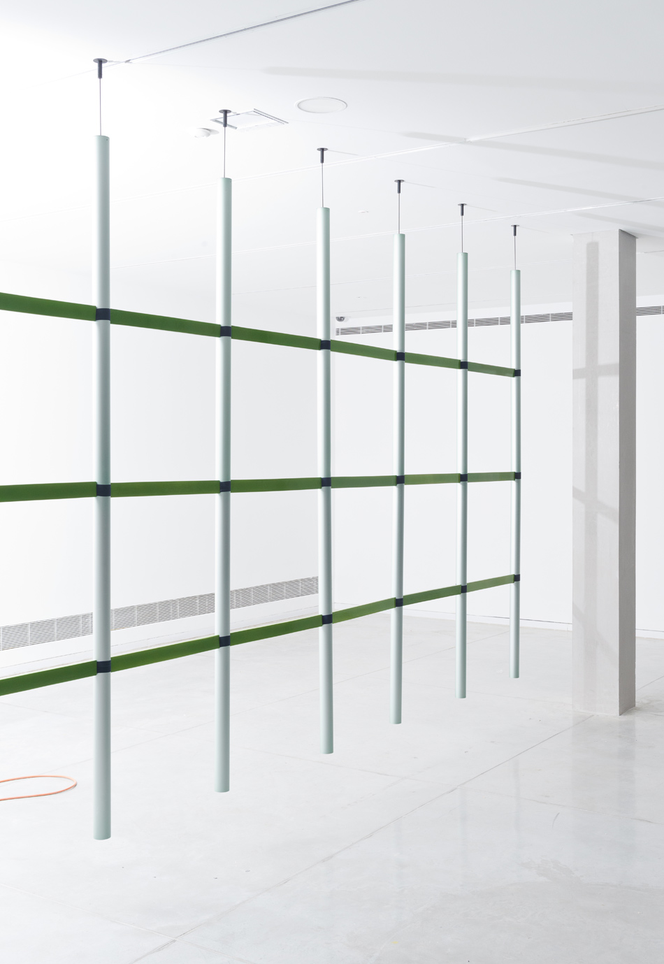 ronan + erwan bouroullec install 17 screens inside tel aviv\'s museum of art designboom
