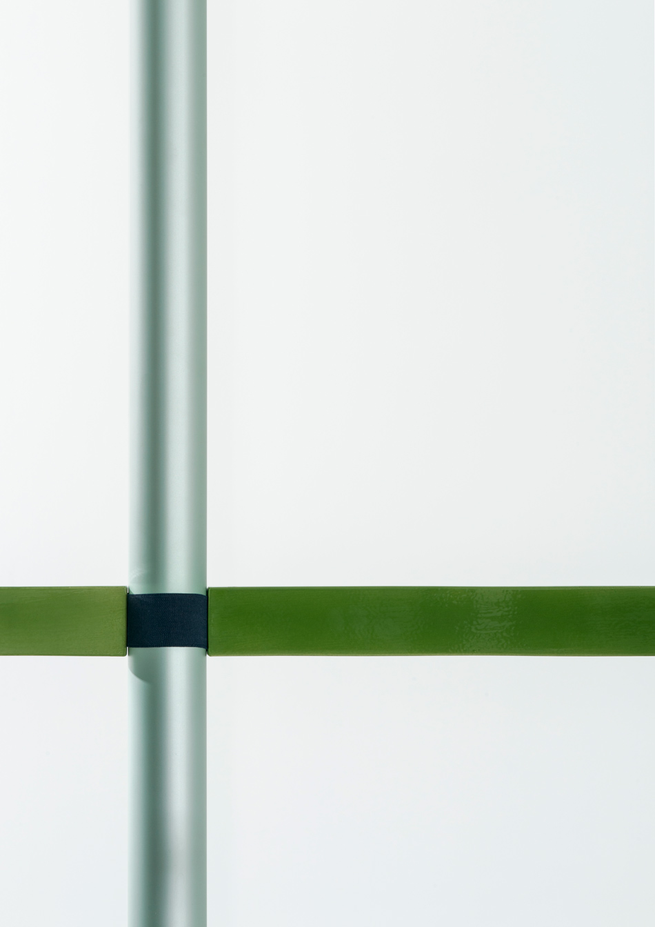 ronan + erwan bouroullec install 17 screens inside tel aviv\'s museum of art designboom