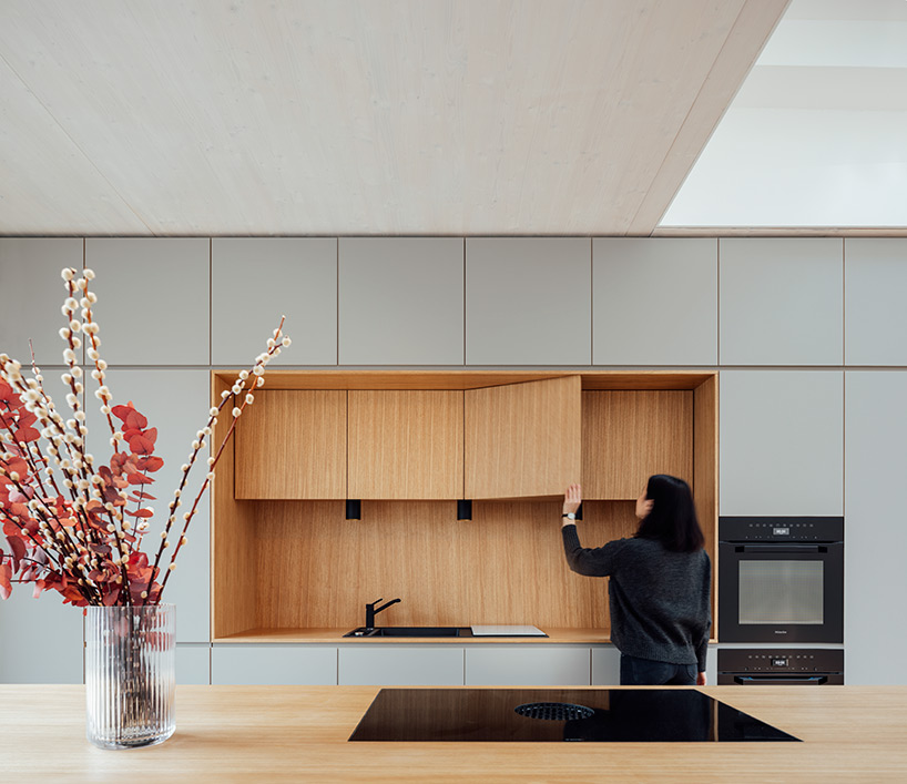 pergola-house-rundzwei-architekt-designboom-11