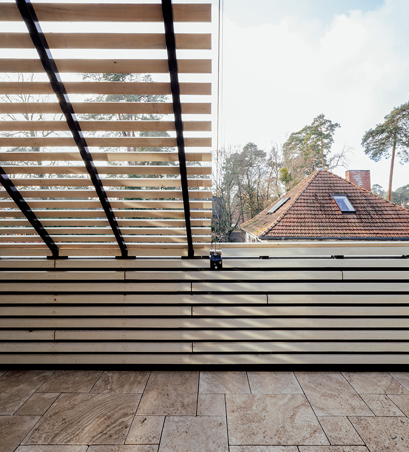 pergola-house-rundzwei-architekt-designboom-18
