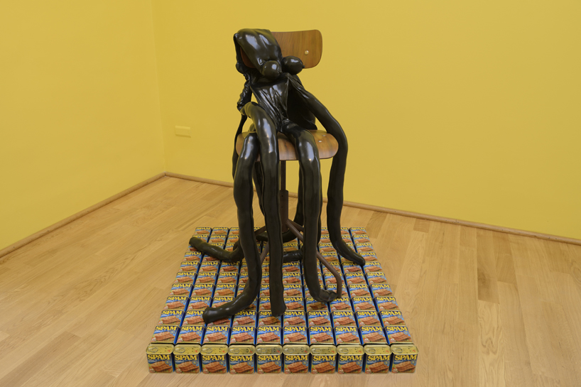 sarah-lucas-british-pavilion-at-the-venice-art-biennale-designboom-03