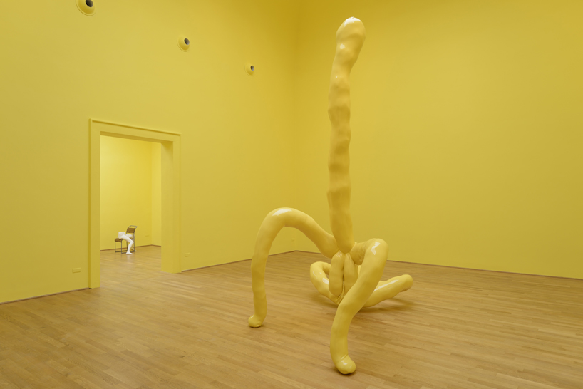 sarah-lucas-british-pavilion-at-the-venice-art-biennale-designboom-15