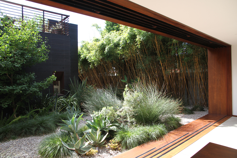 sebastian-mariscal-dwell-home-venice-california-designboom-12