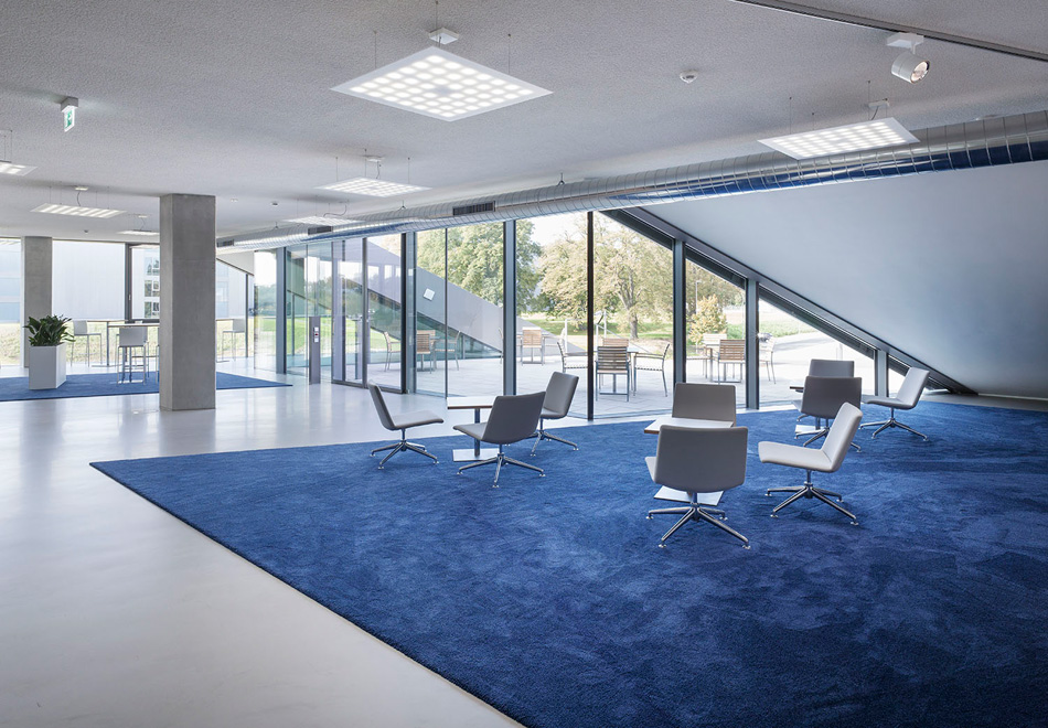 sigrid hintersteininger hahn + kolb logistics center designboom