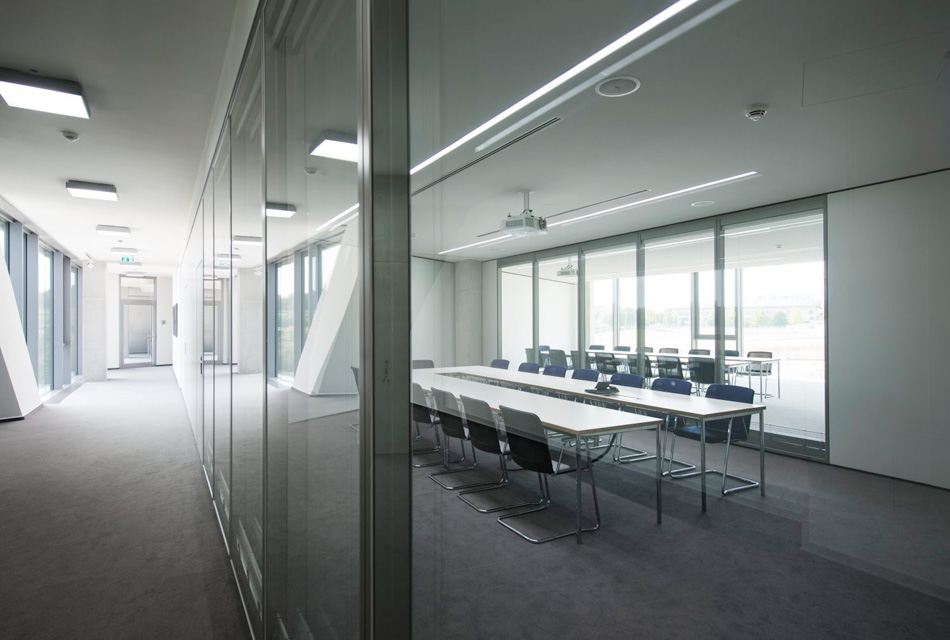 sigrid hintersteininger hahn + kolb logistics center designboom