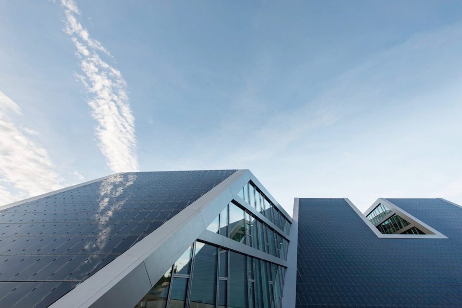 sigrid hintersteininger hahn + kolb logistics center designboom