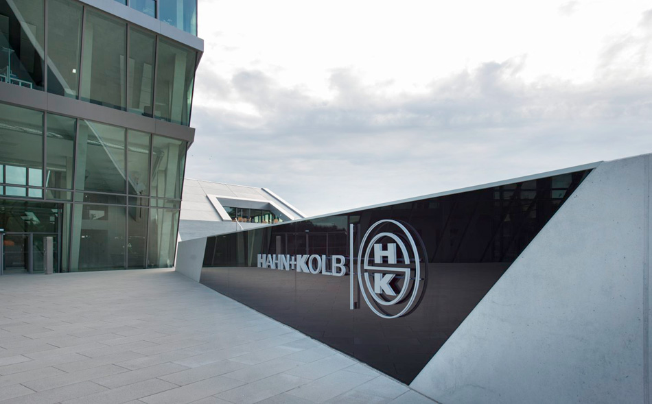 sigrid hintersteininger hahn + kolb logistics center designboom