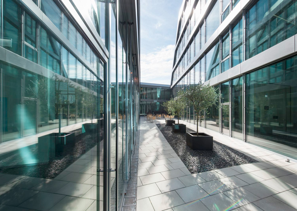 sigrid hintersteininger hahn + kolb logistics center designboom