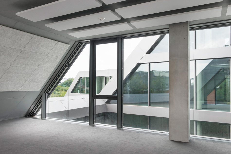 sigrid hintersteininger hahn + kolb logistics center designboom