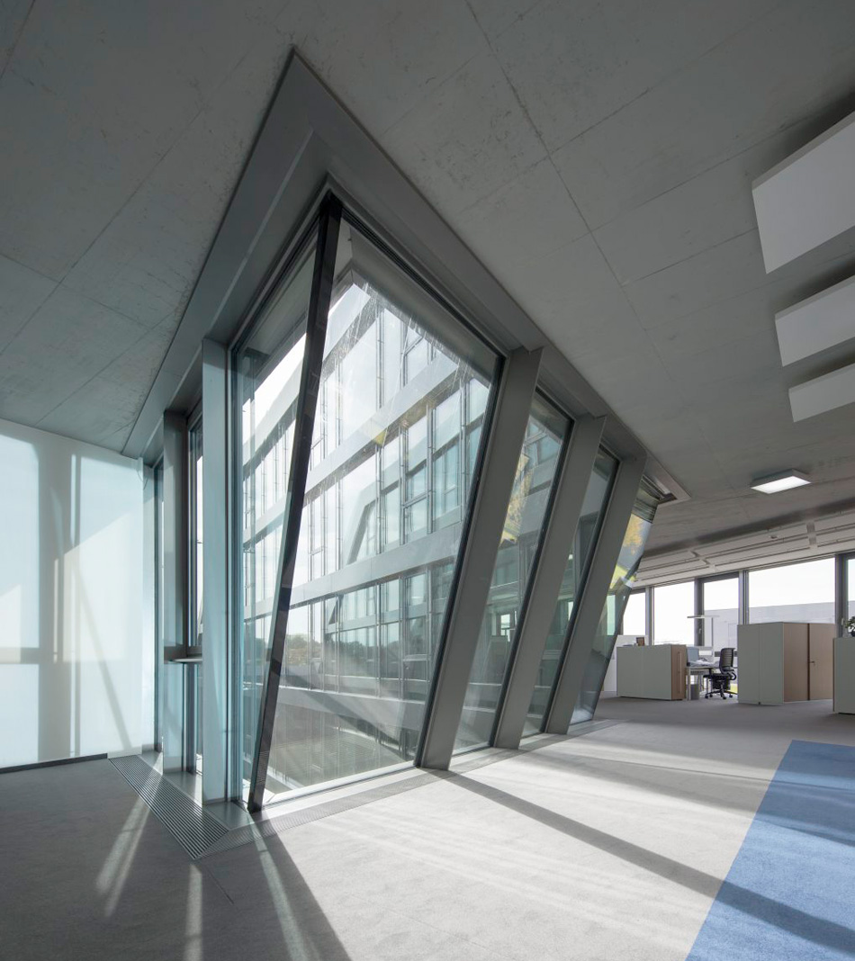 sigrid hintersteininger hahn + kolb logistics center designboom