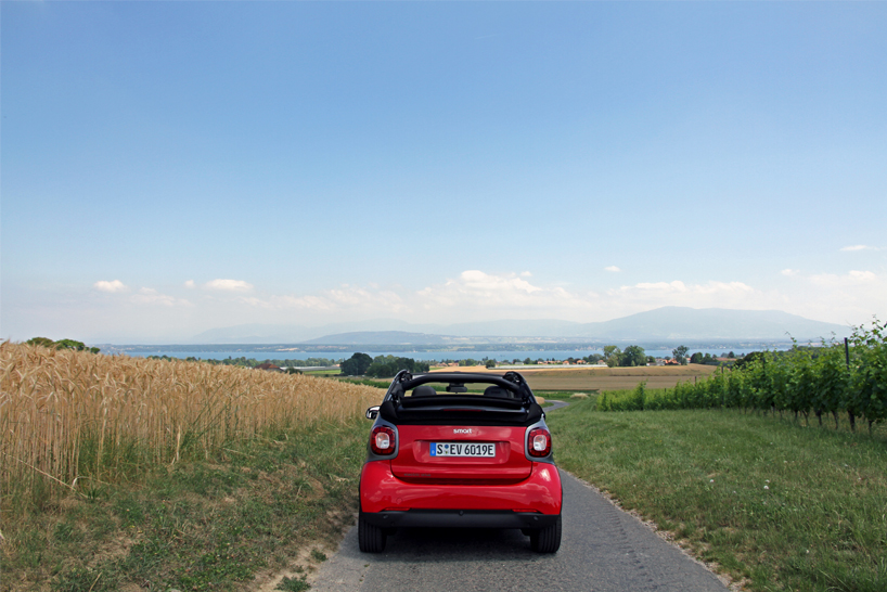 smart-fortwo-cabrio-electric-drive-designboomg15