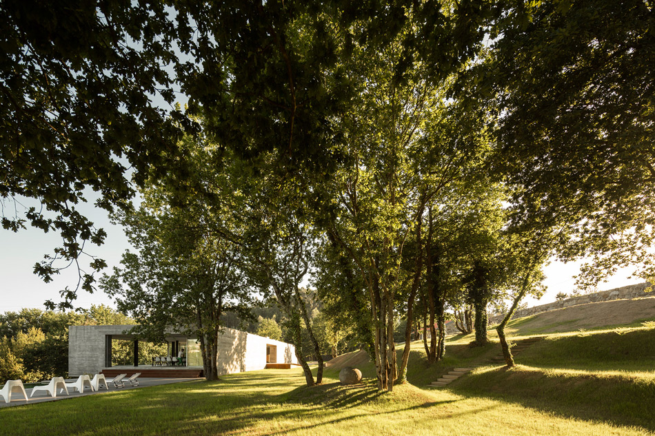 spaceworkers sambade house designboom