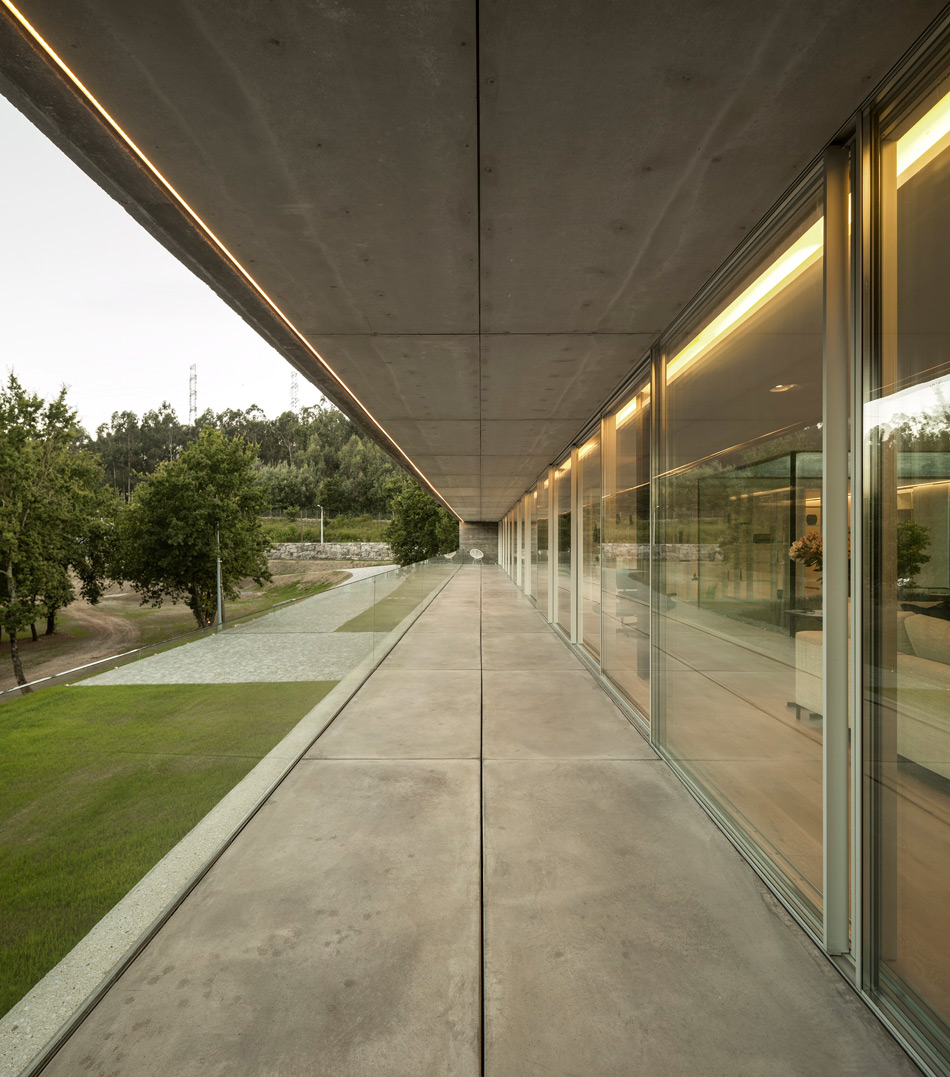 spaceworkers sambade house designboom