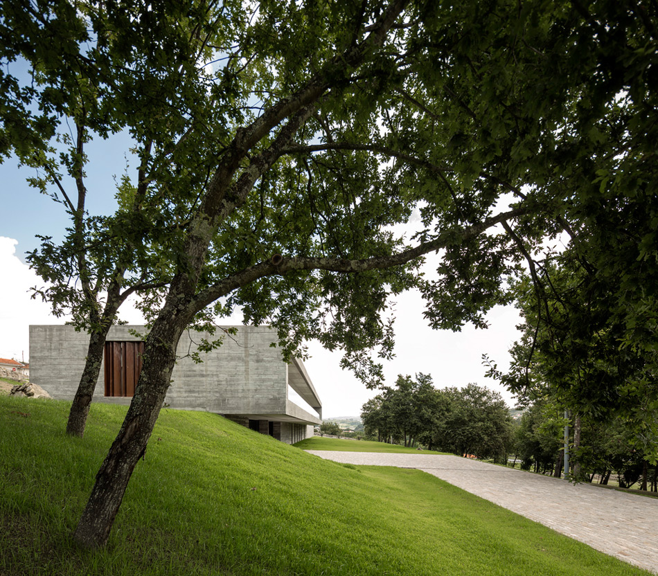 spaceworkers sambade house designboom
