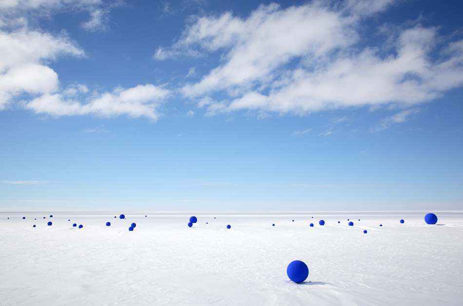 stellar axis aligns 99 blue spheres to stars in the antarctic sky