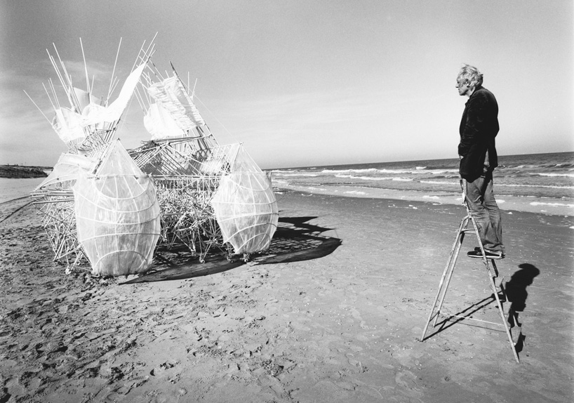 theo jansen\'s strandbeest interpreted by 3D printing at art basel miami beach