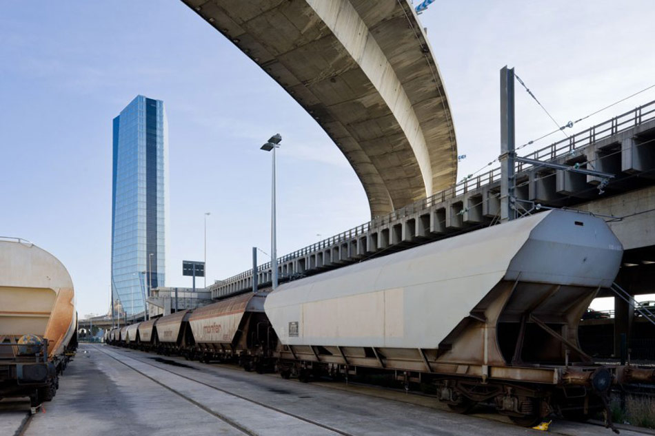zaha hadid: CMA CGM headquarters tower in marseille
