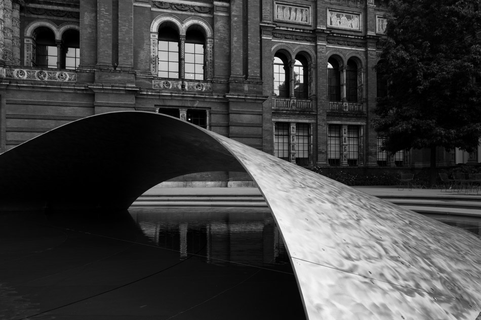 zaha hadid: crest pavilion for melia, london