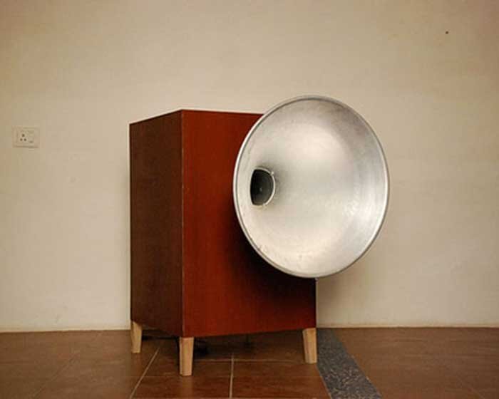 yuri suzuki: white noise machine