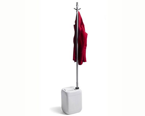 peter marigold: 25 LTR coat stand for skitsch
