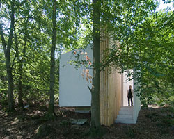 petra gipp arkitektur: refugium at the kivik art center pavilion