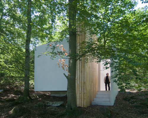 petra gipp arkitektur: refugium at the kivik art center pavilion