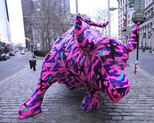 olek crochets the new york stock exchange's charging bull