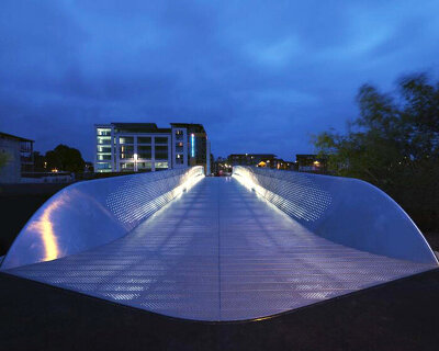 niall mclaughlin architects: TQ2 footbridge in bristol