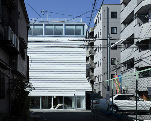 SPACESPACE: ground and above roof house