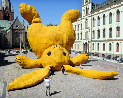 florentijn hofman: big yellow rabbit