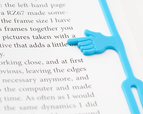 designboom shop: pointing finger bookmark by 25togo