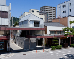 TOFU architects: H house