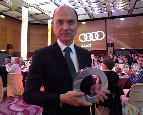 jimmy choo: chinese celebrity shoe designer wins DFA award