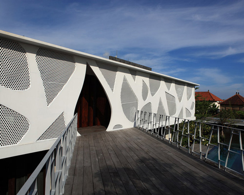 budi pradono architects: issi villa
