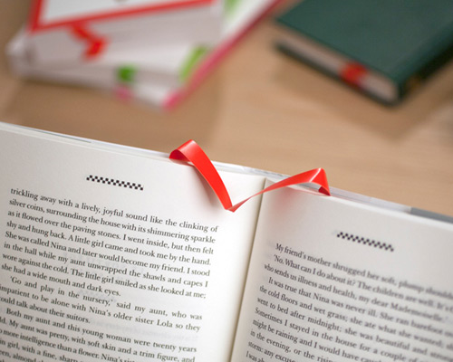 oscar lhermitte's albatros bookmark follows as you turn a page